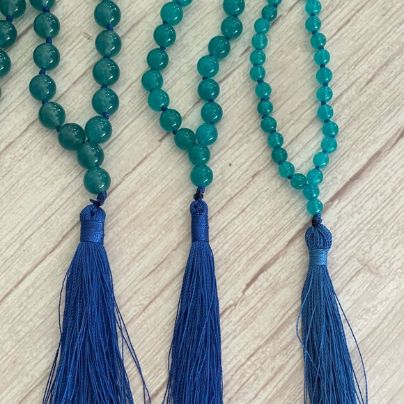 Gorgeous top grade blue Apatite 8 mm Gemstone Mala - Picture 3 of 4